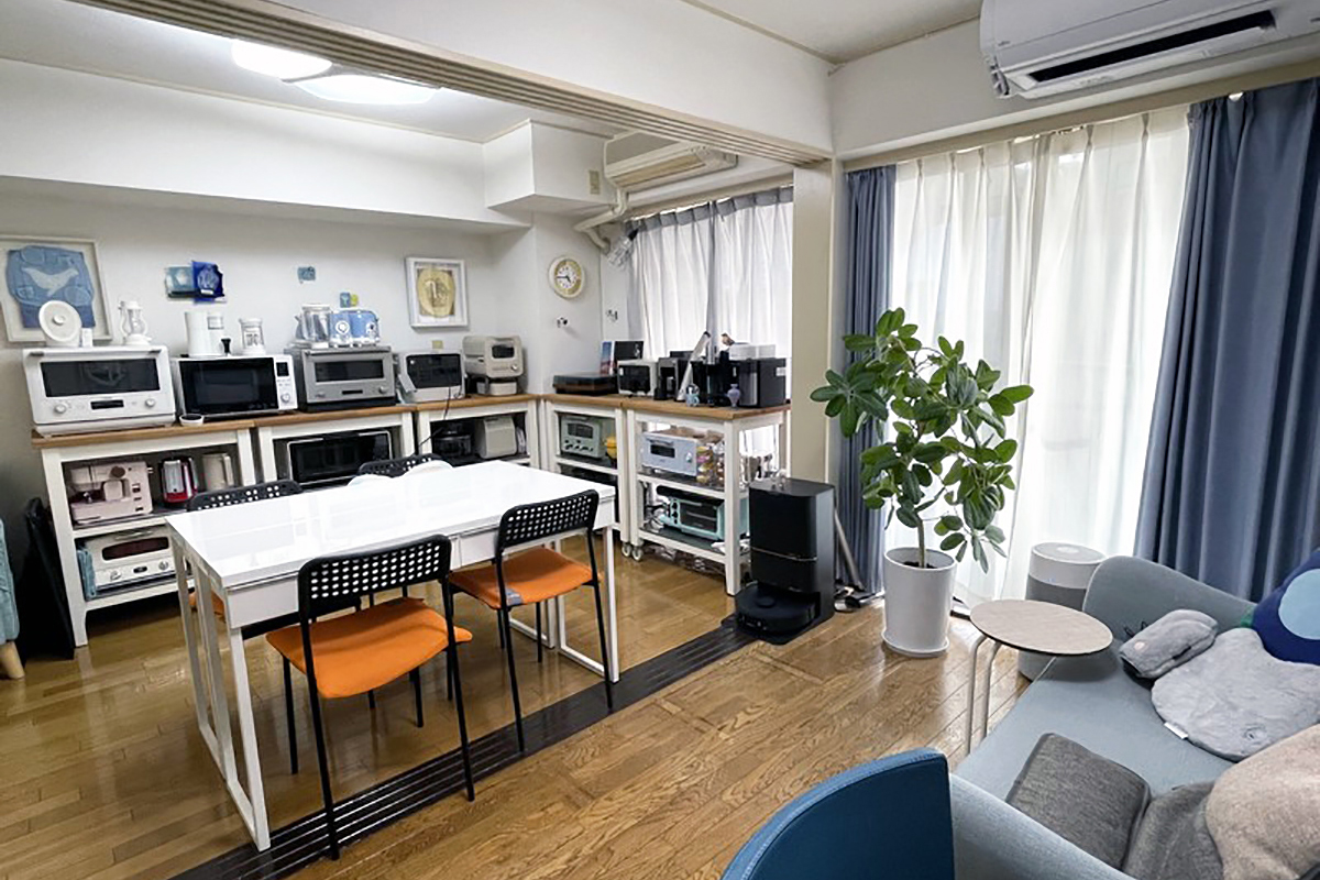 東京・広尾にある筆者のアトリエ。「家電の置き場所で暮らしが変わる」ことを実際に体感すべく、ダイニング周辺にオーブンレンジやキッチン家電を配置している