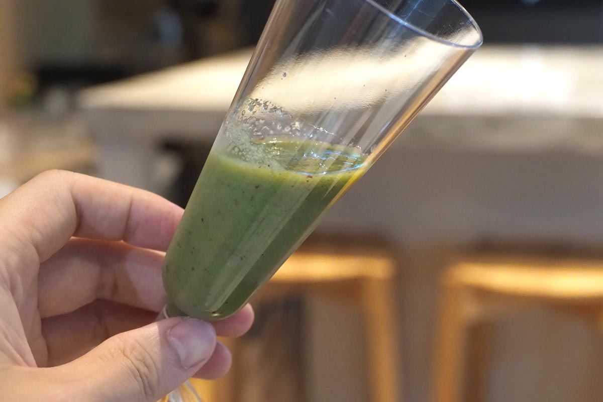 小松菜やリンゴなどでヘルシーな、皮ごとごろっとグリーンスムージーもextractモードで