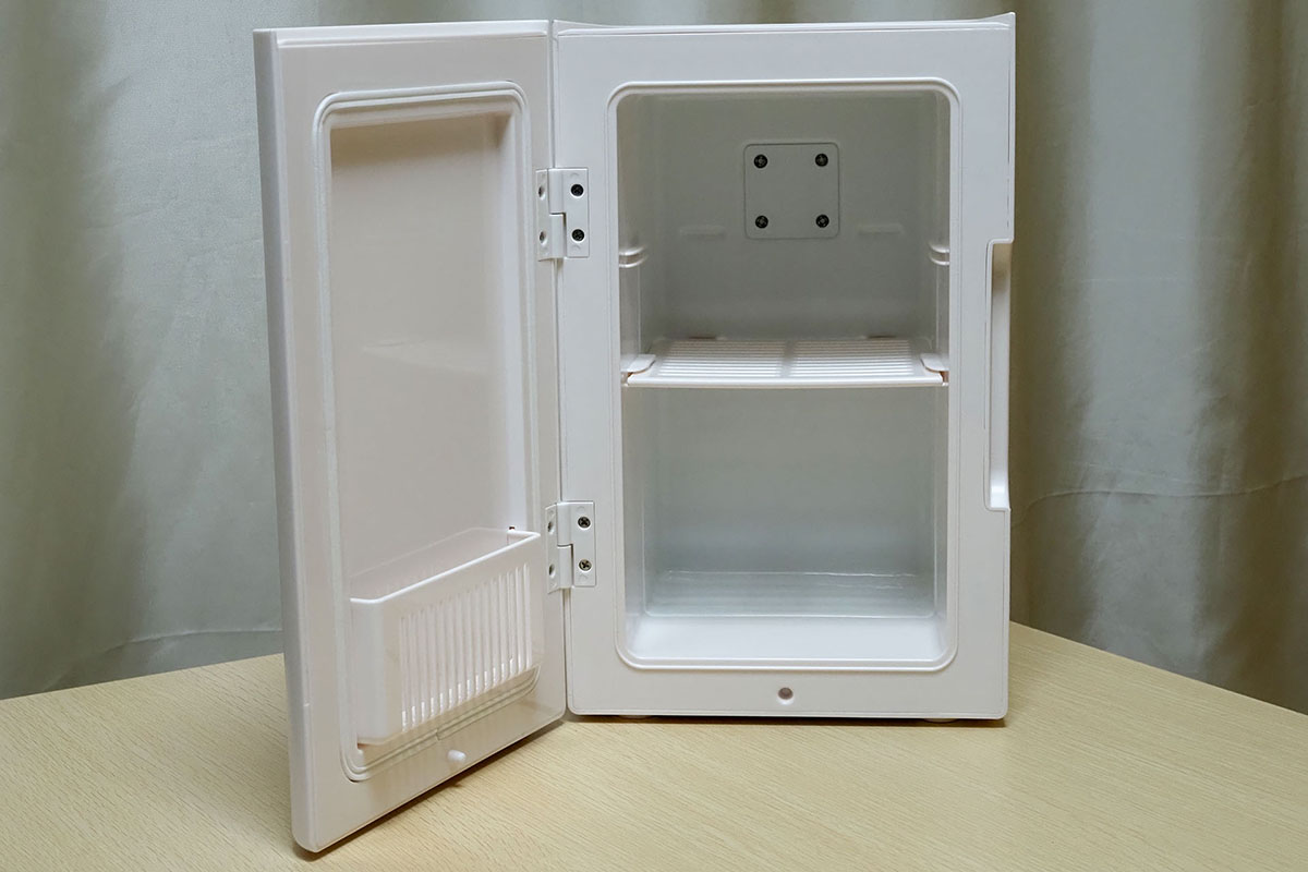 仕切板を中段にセットした様子