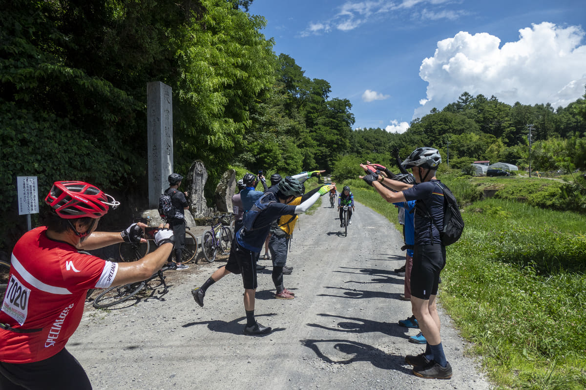 休憩はちょっと長め。実はパンクした参加者とサポートのスタッフを待っていたのでした