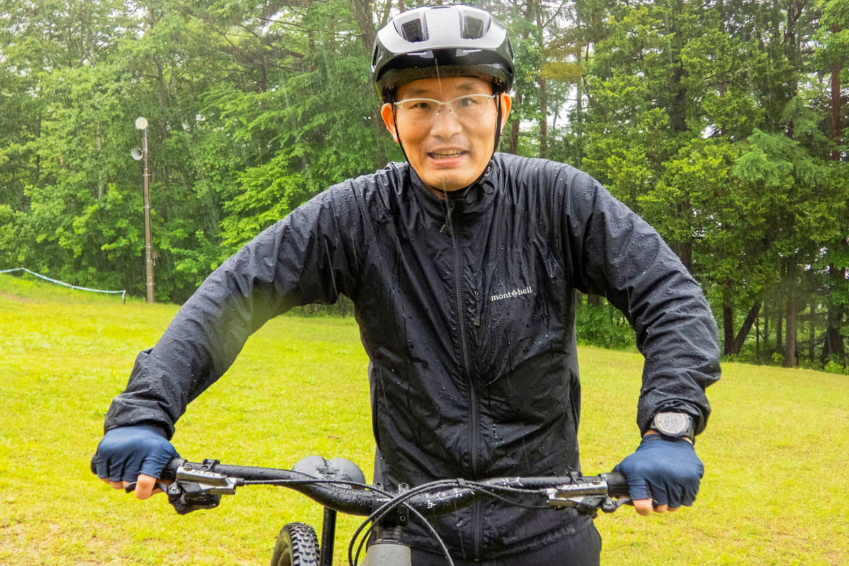 リフトに乗っている間にすっかりずぶ濡れ