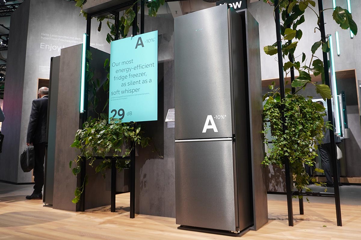 シーメンスが2024年秋以降に発売するスマート冷蔵庫。Matter対応を徐々に拡大します