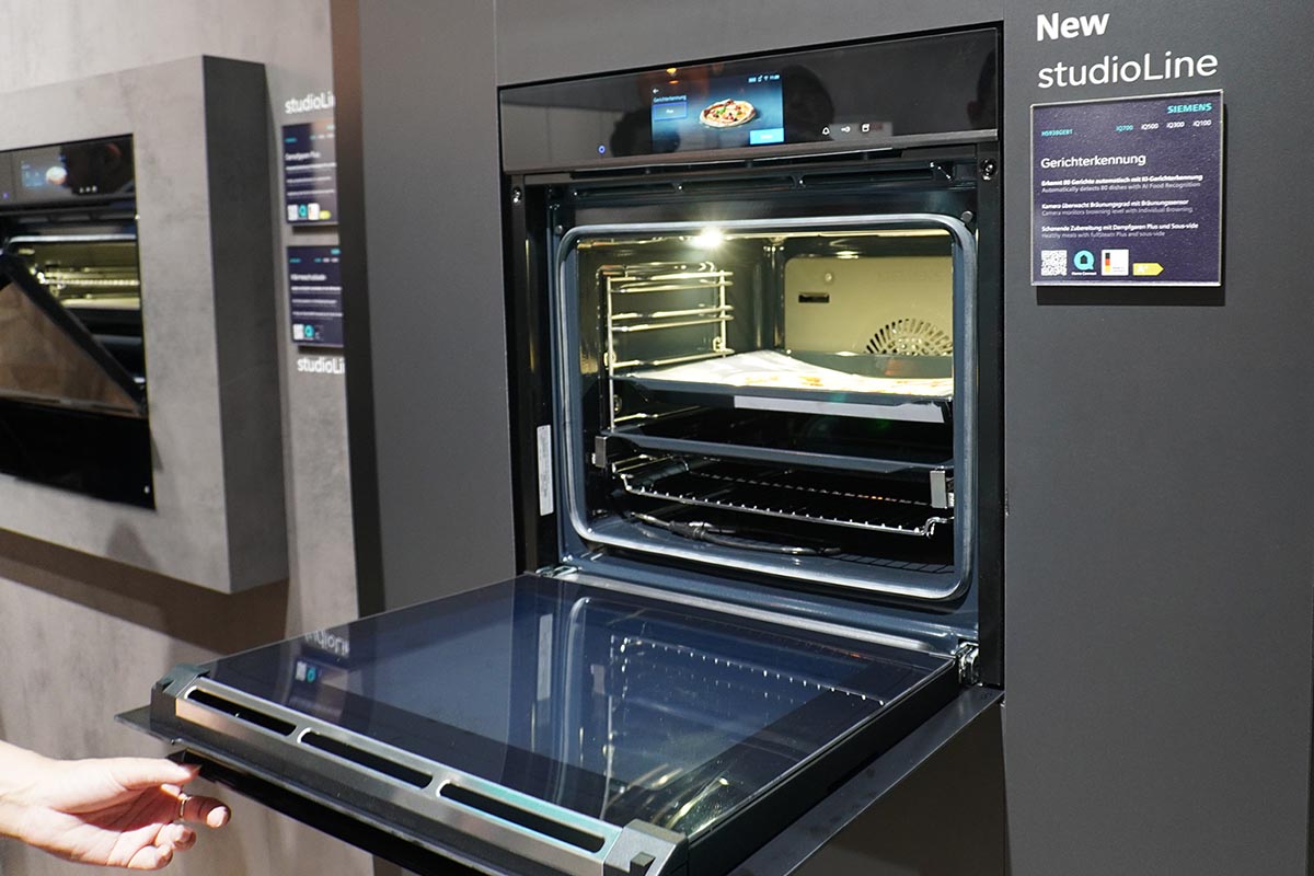 シーメンスのAI調理に対応するスマートオーブン