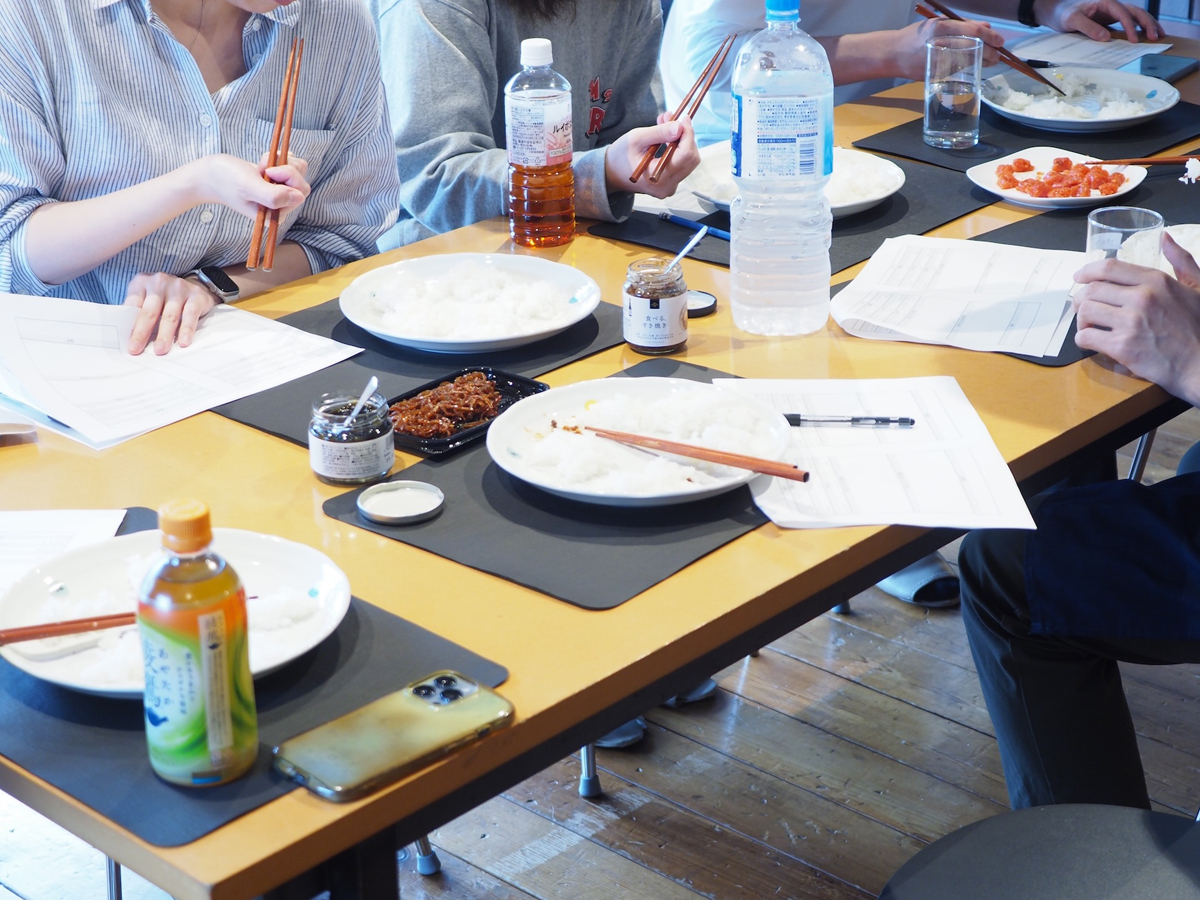 同時に炊き上がるようにして食べ比べ