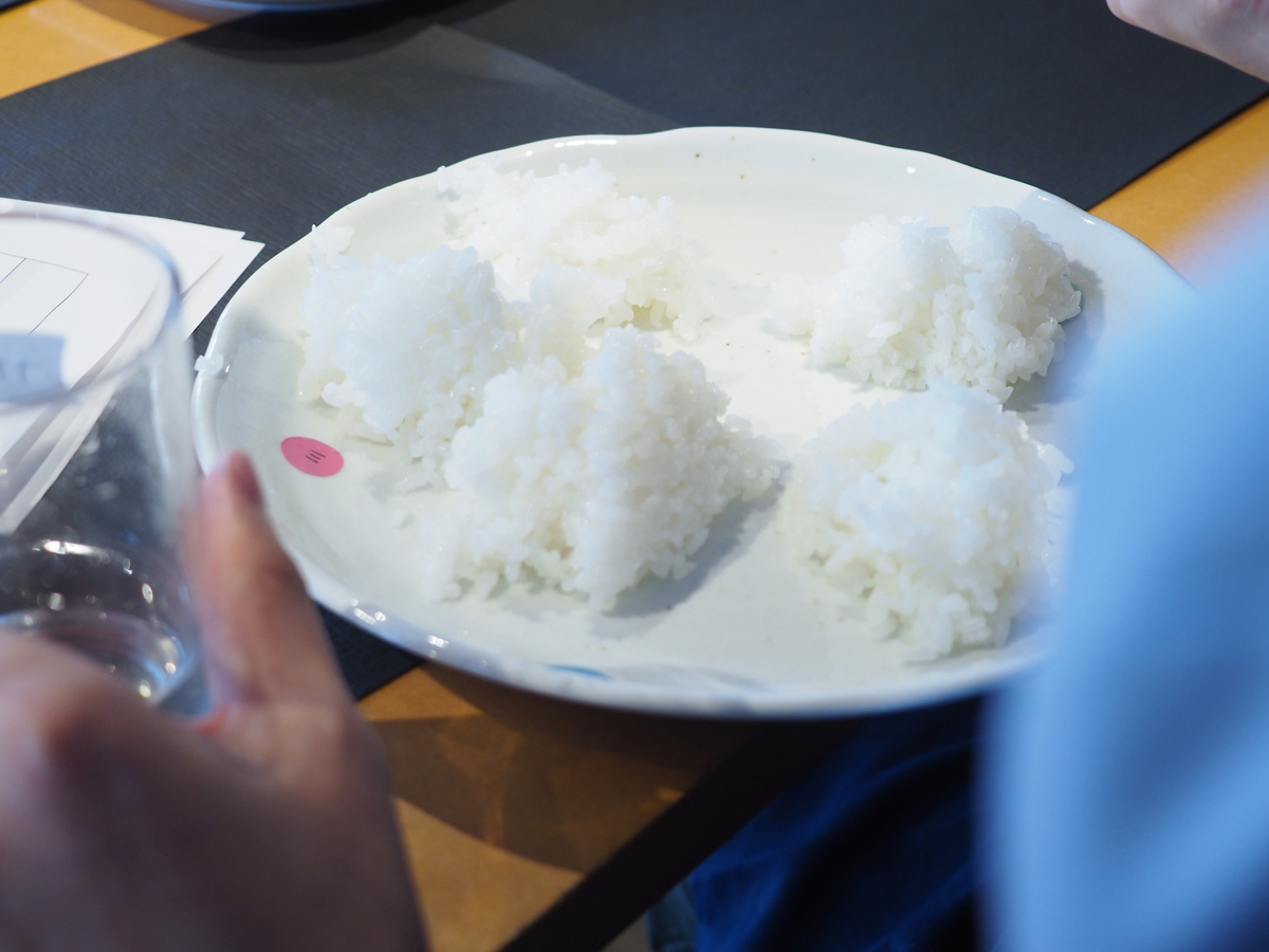 器には見分けがつくように目印のシールを貼っている