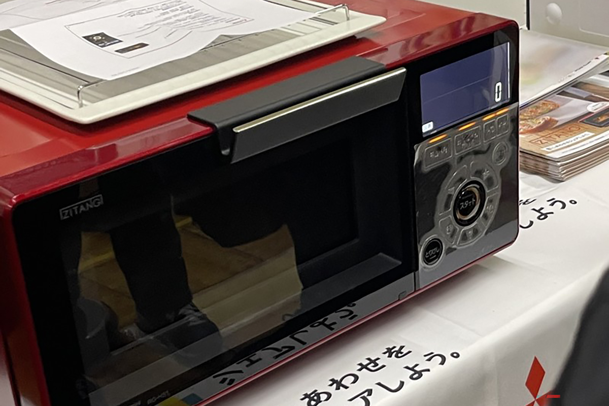 音声ナビ標準搭載のほか、点字シートも用意されているレンジグリル「ジタング」