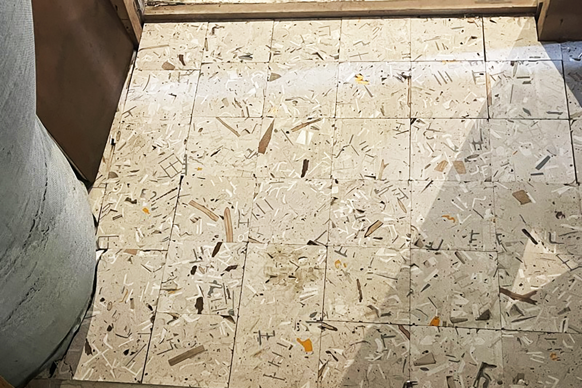 床材にもミーレの家電のパーツが混ぜ込まれ、それがいい味わいになっていた