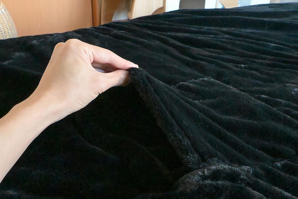 足元、胸元にあたる位置にそれぞれ1つずつ、湯たんぽ用のポケットが備わっています