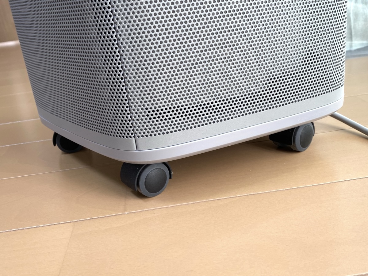 便利なキャスター付き。位置を少しずらしたいときに重宝しています