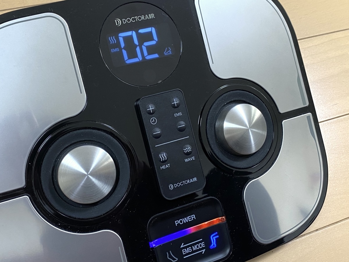 リモコンを本体にマグネットでくっつけられるのも◎