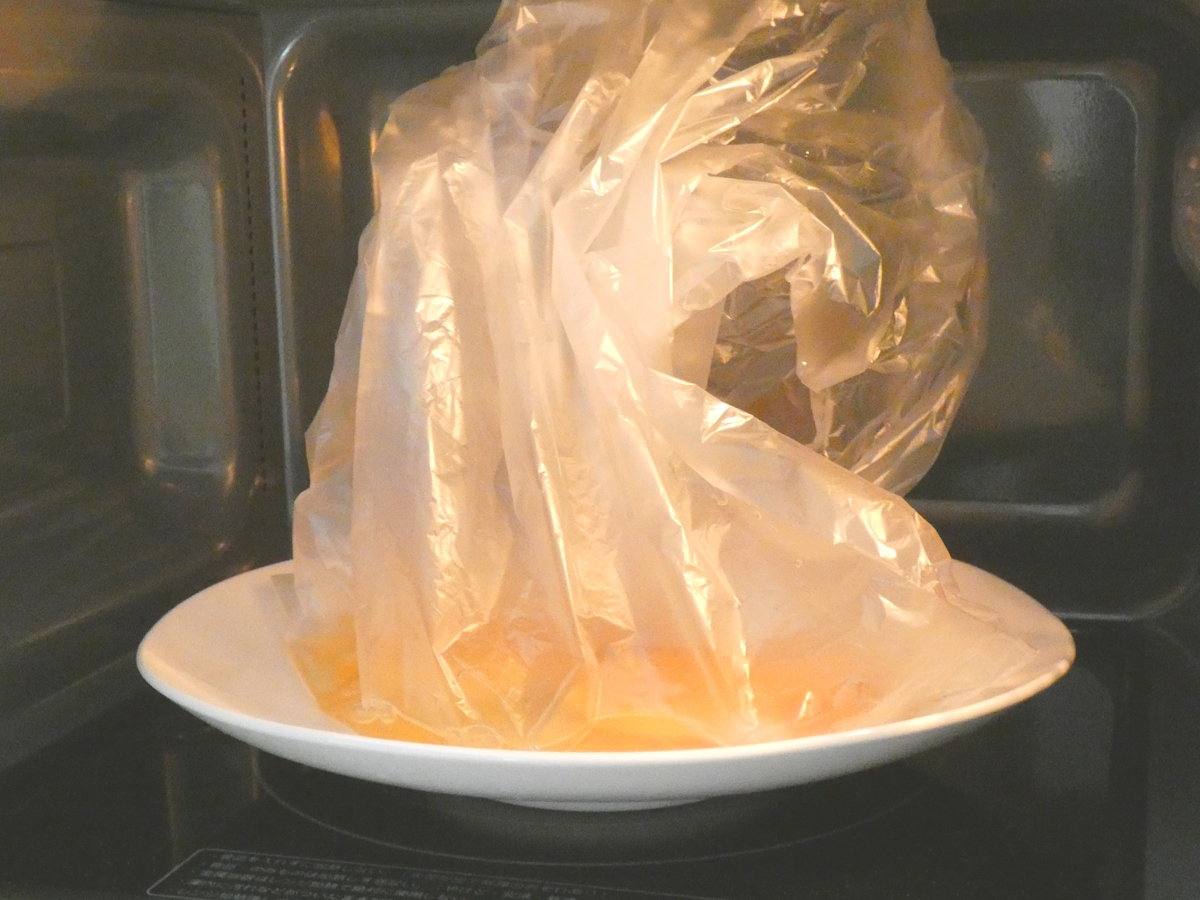 電子レンジ(600Wで1分半が目安)でチンする