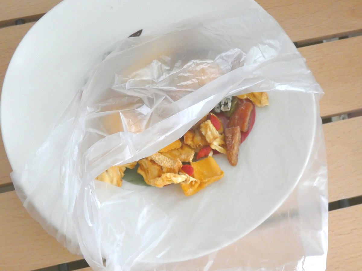 袋を裏返しながら外せる