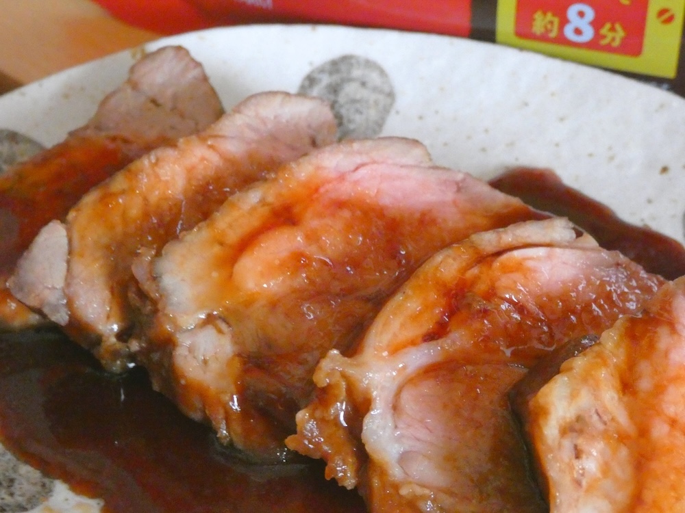 電子レンジで調理したとは思えないほどしっとりとジューシー