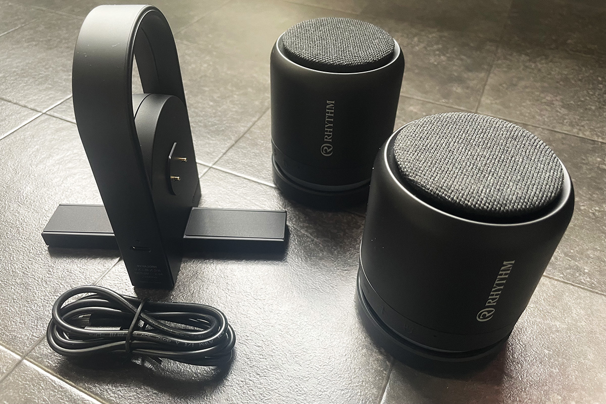 スタンドで充電を行なう