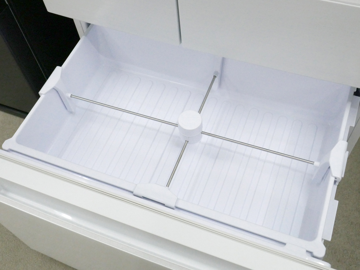 仕切りの位置を縦と横に自由に動かせる「4切り名人」