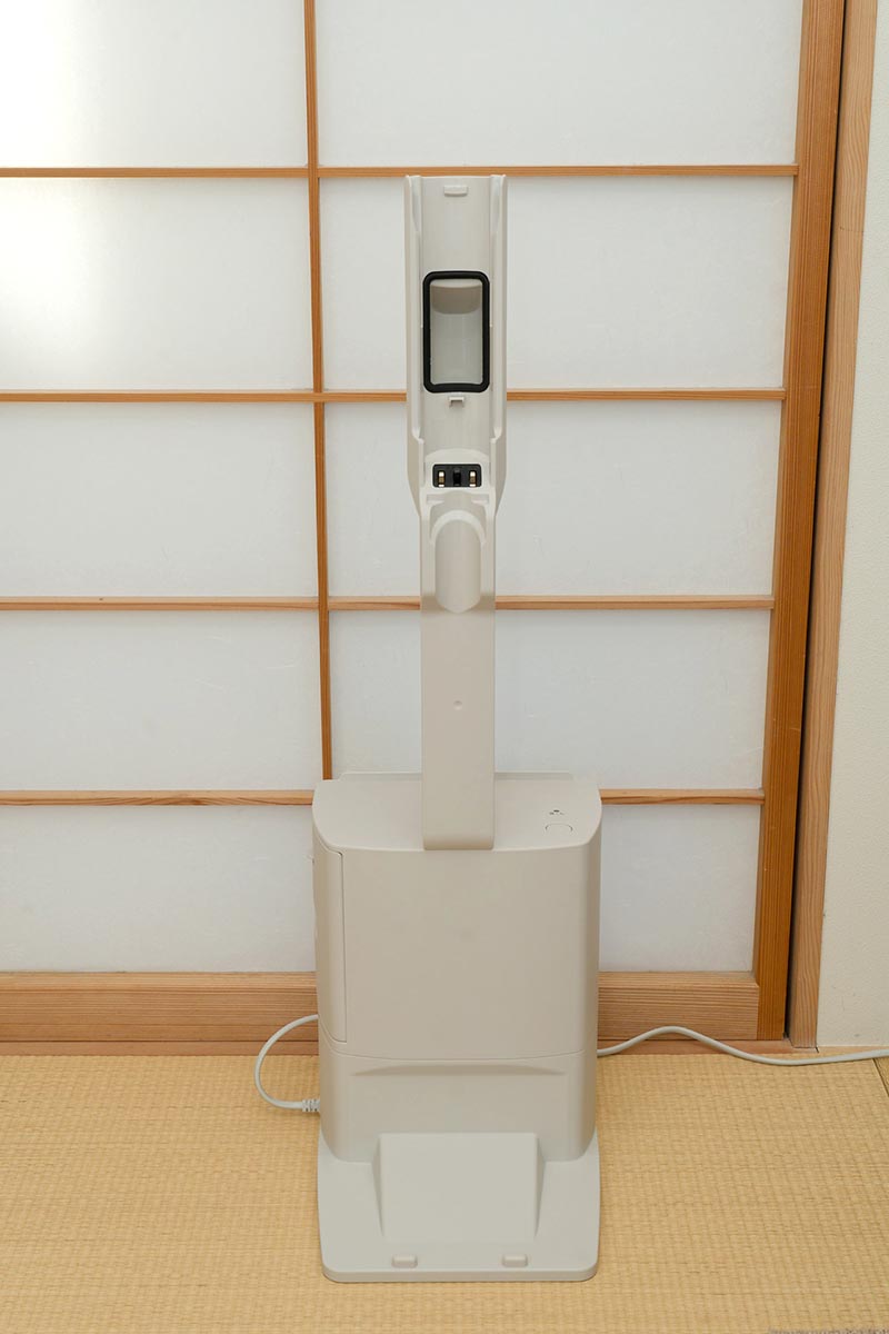 スタンドと充電器を兼ねたダストステーション