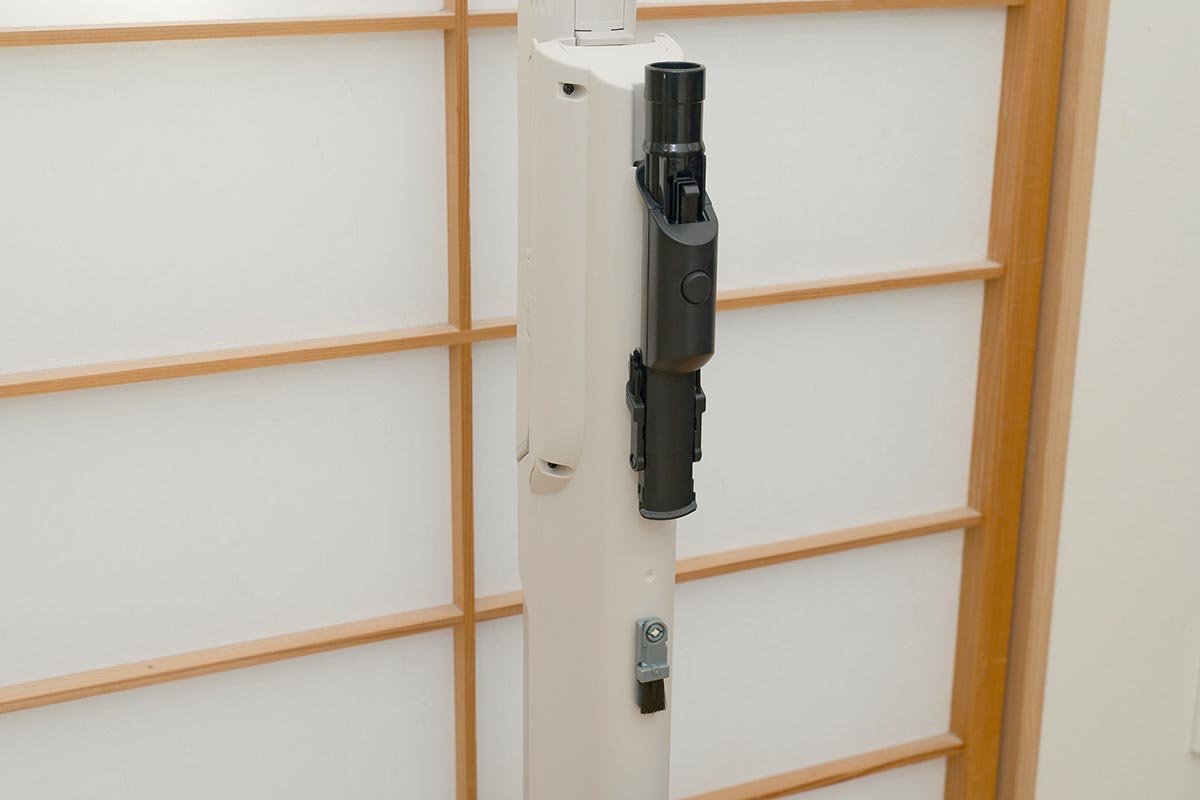 付属品の拭き掃除用ワイパーやノズルなどはダストステーションに整理して置いておける