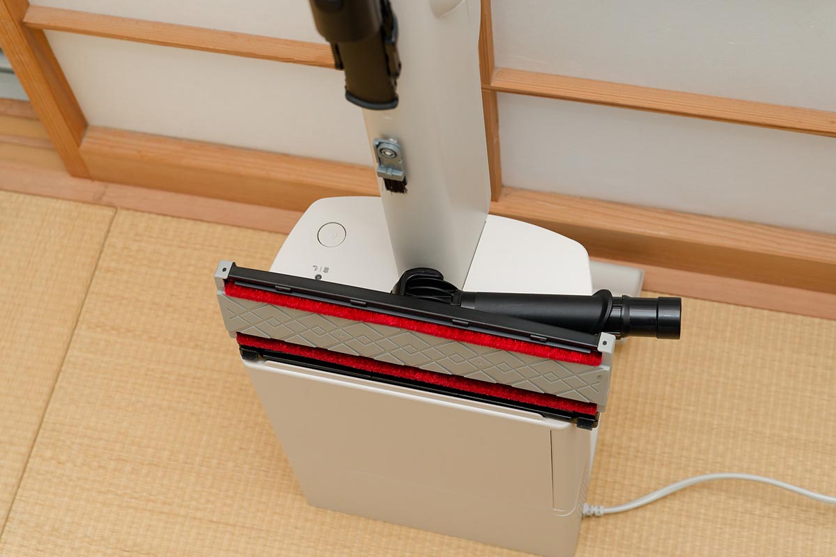 付属品の拭き掃除用ワイパーやノズルなどはダストステーションに整理して置いておける