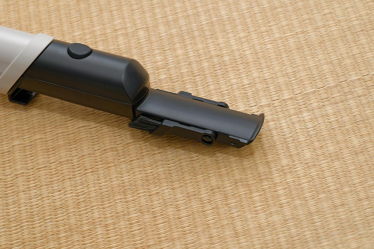 2WAYノズル。ブラシは半回転させて収納できる