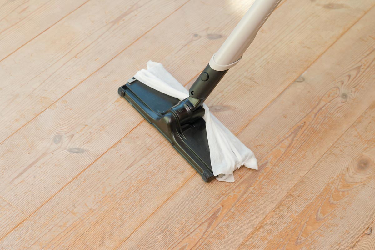 先にゴミが吸い込まれるので、堅いものを巻き込んでゴリゴリ引きずってしまうような可能性は低い