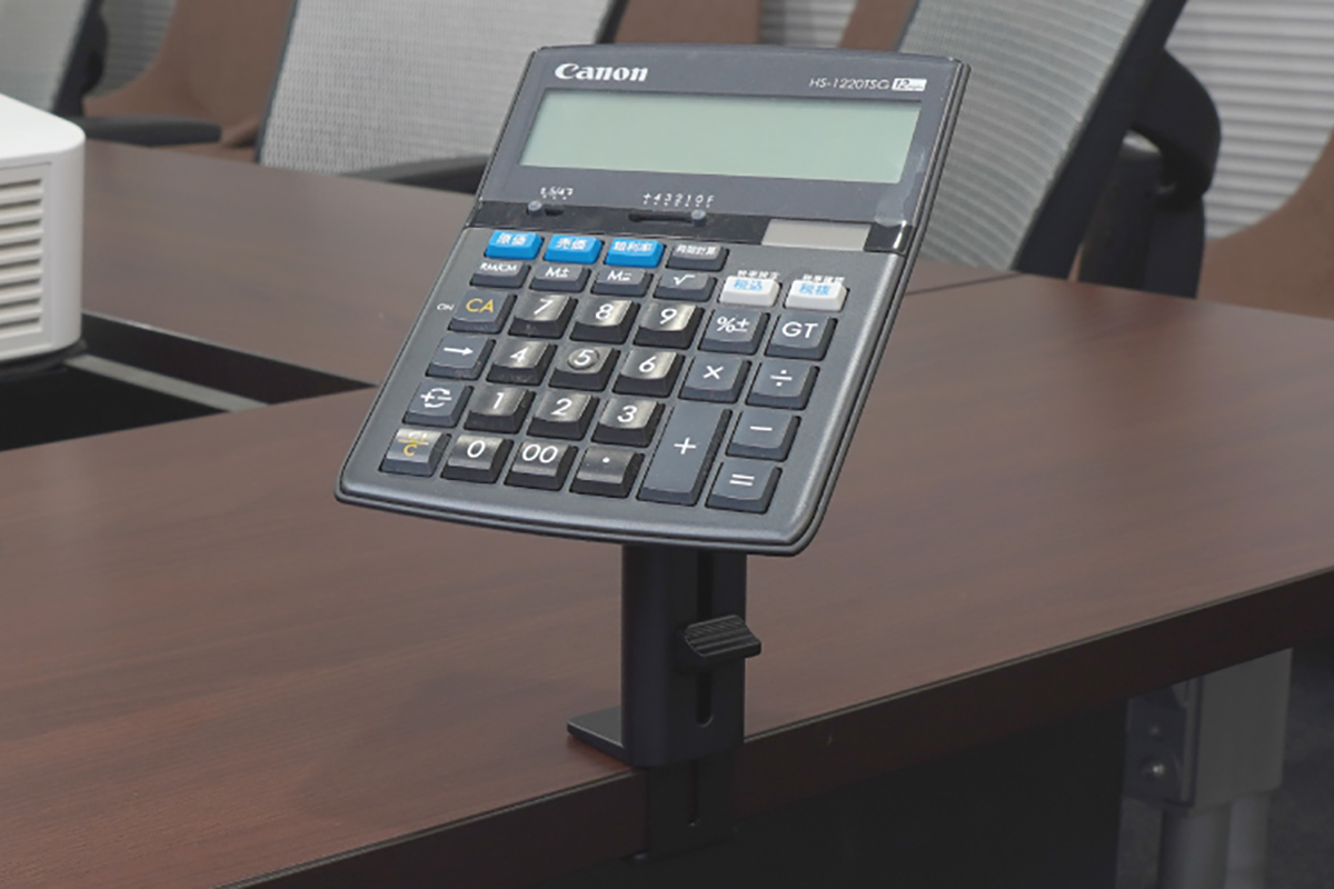 後付けのMagSafeリングを使えば電卓などのMagSafe非対応製品も取り付け可能に