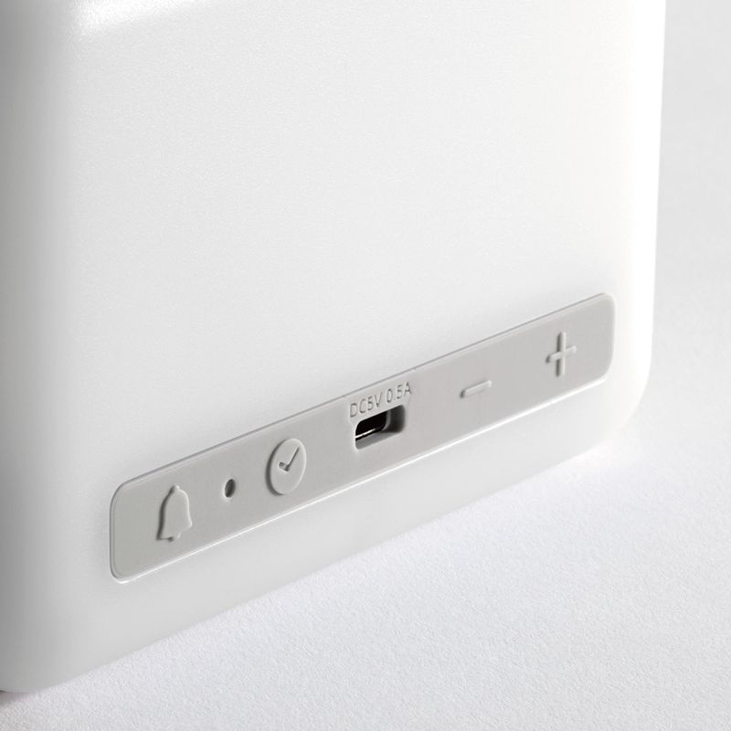 暗がりでも手探りで操作できるようボタン形状に工夫を凝らした