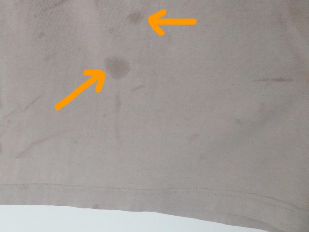 様々な原因により、水が漏れて水滴が付くことがある