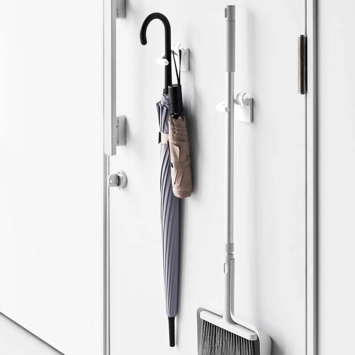 立てて浮かせてすっきり収納できる