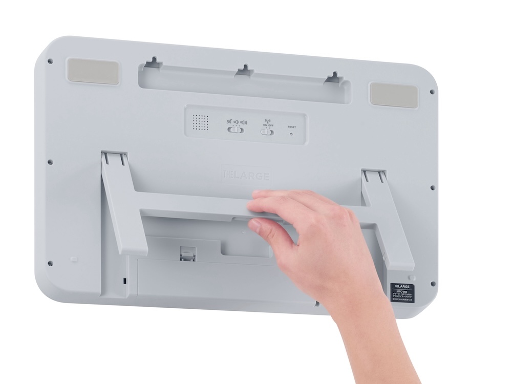 背面にスタンドを備えている