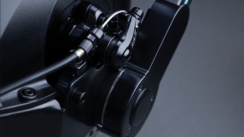 専用設計のインホイールモーターを採用することにより、最大登坂勾配14%を実現する