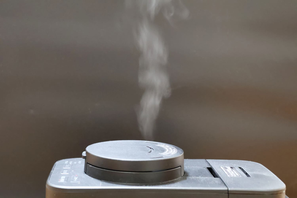 抽出工程のなかで、蒸気が出ている様子