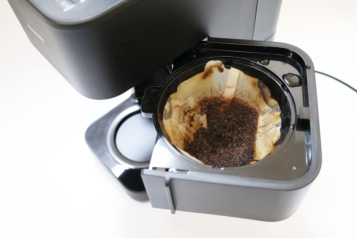 ペーパーに豆カスがたまるのでお手入れがラク