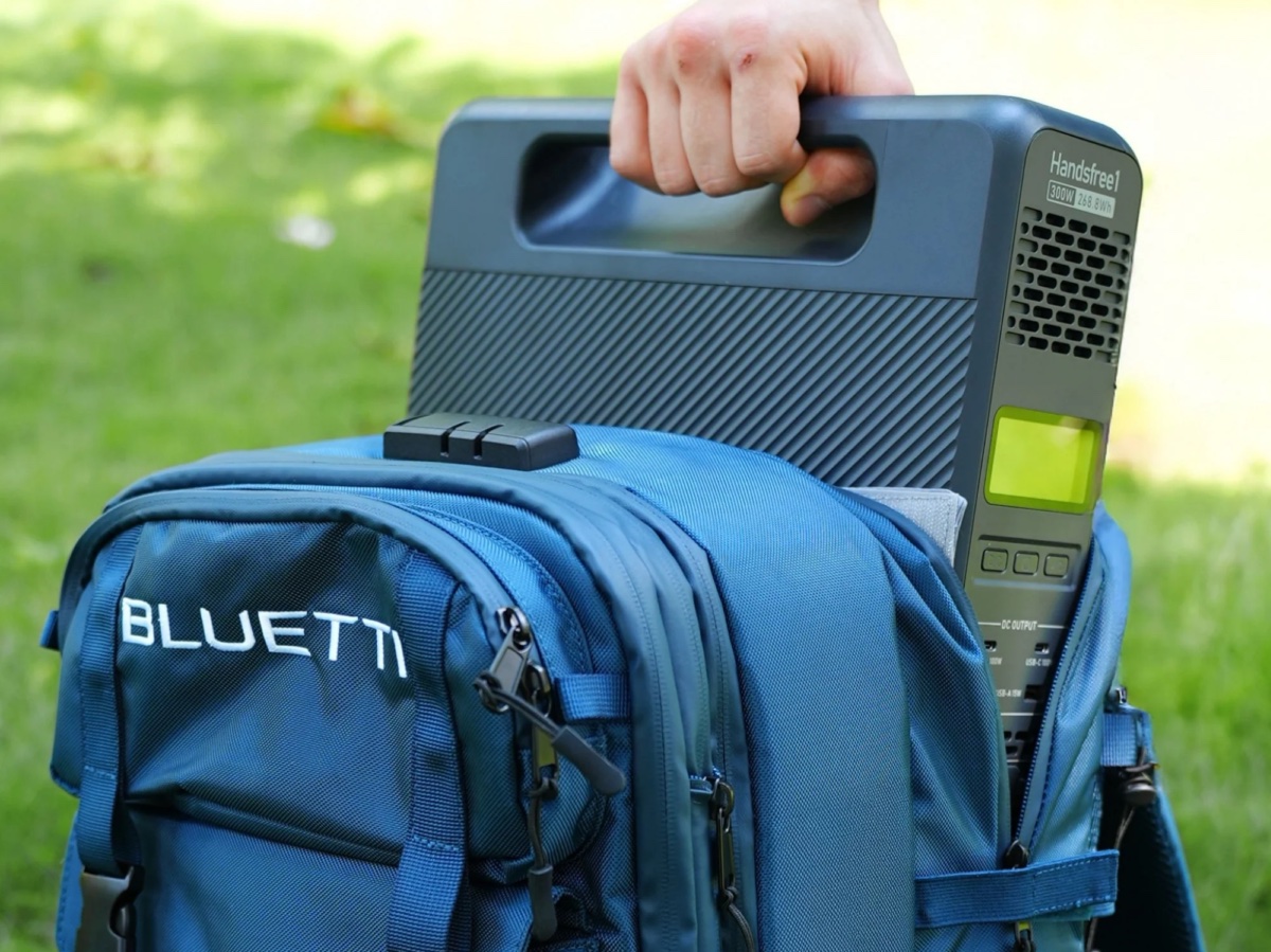 専用リュックサック「Bluepack」とセットになったポータブル電源