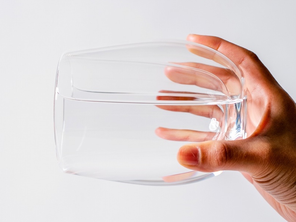 2層構造の特殊グラスの間に冷却ジェルが入っている