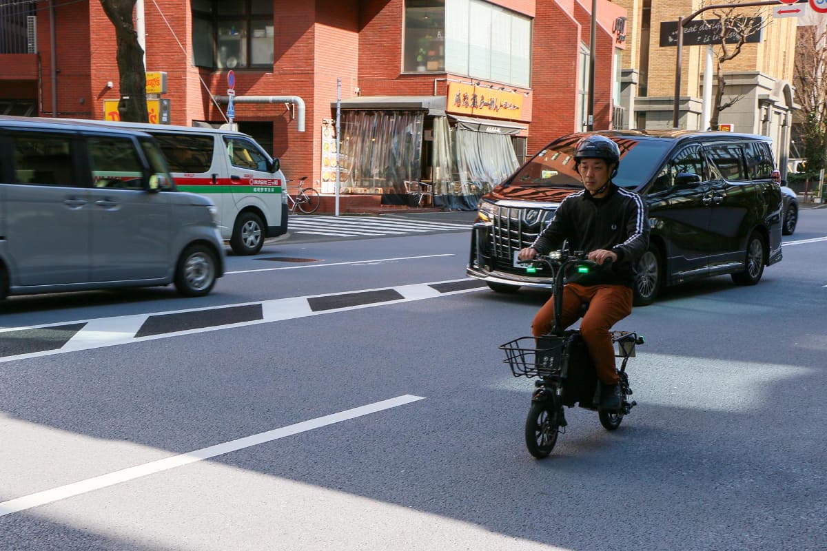 モーターのパワーがあるので、荷物を積んでいない状態ではキビキビした加速が感じられ、坂道も軽く上ることができた