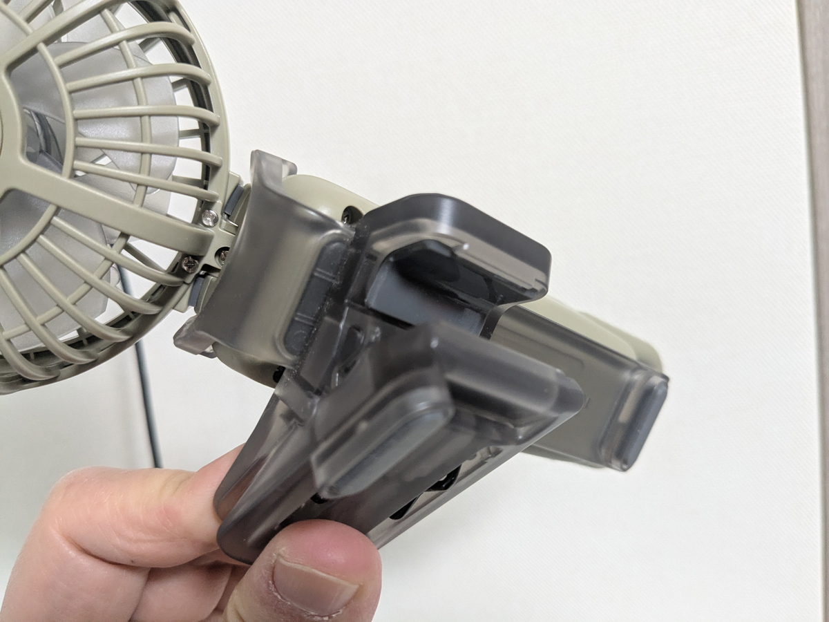 クリップが強力で本体がしっかり固定されます