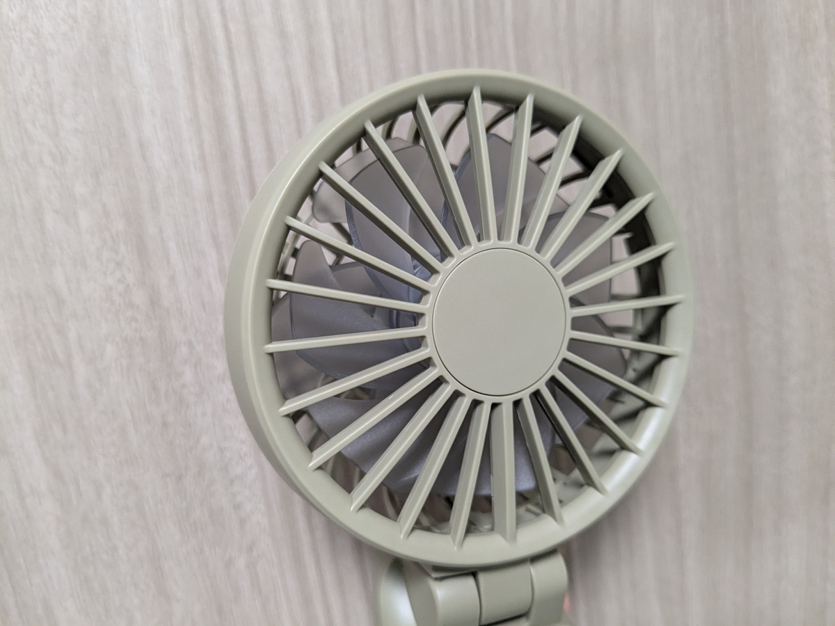 直進性の高い風を生み出す「2重反転ファン」を採用