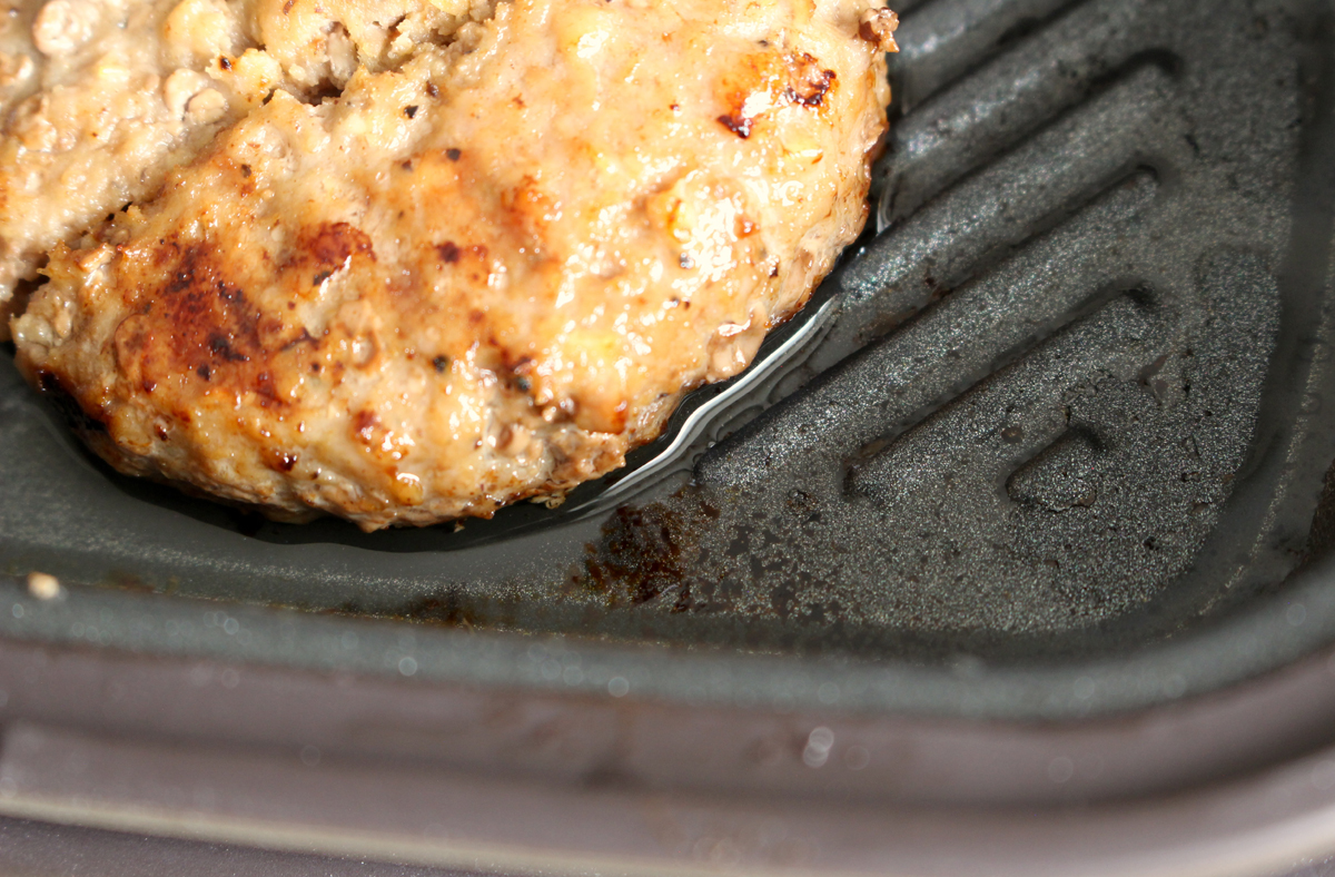 波型プレートに余分な油が落ちて、ヘルシーに美味しく仕上がる