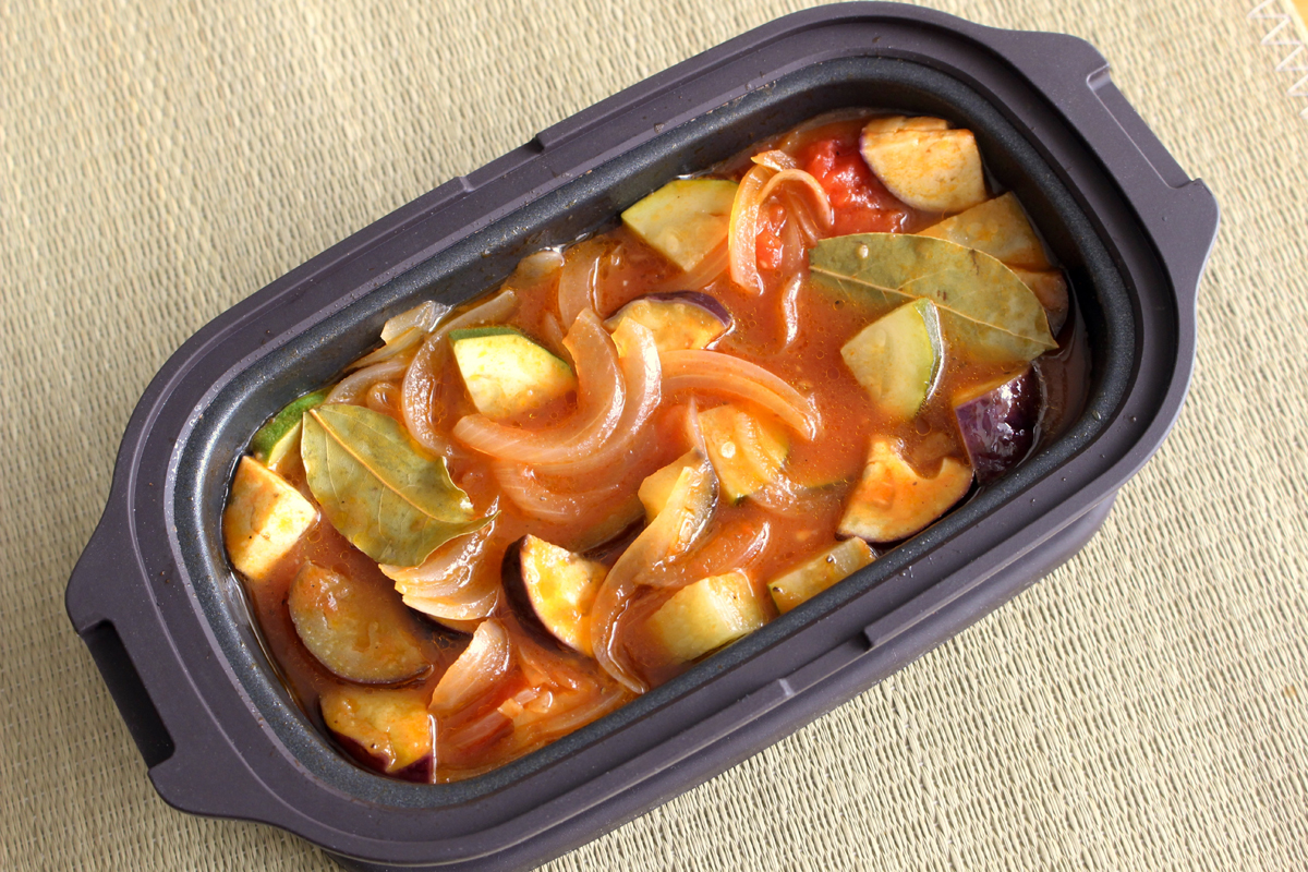 材料を一気に入れて8分レンチンしただけで、美味しいラタトゥイユのできあがり