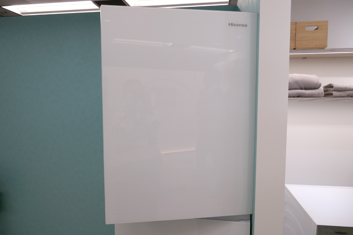 1軸ヒンジだと壁に寄せた際に少ししか開けない