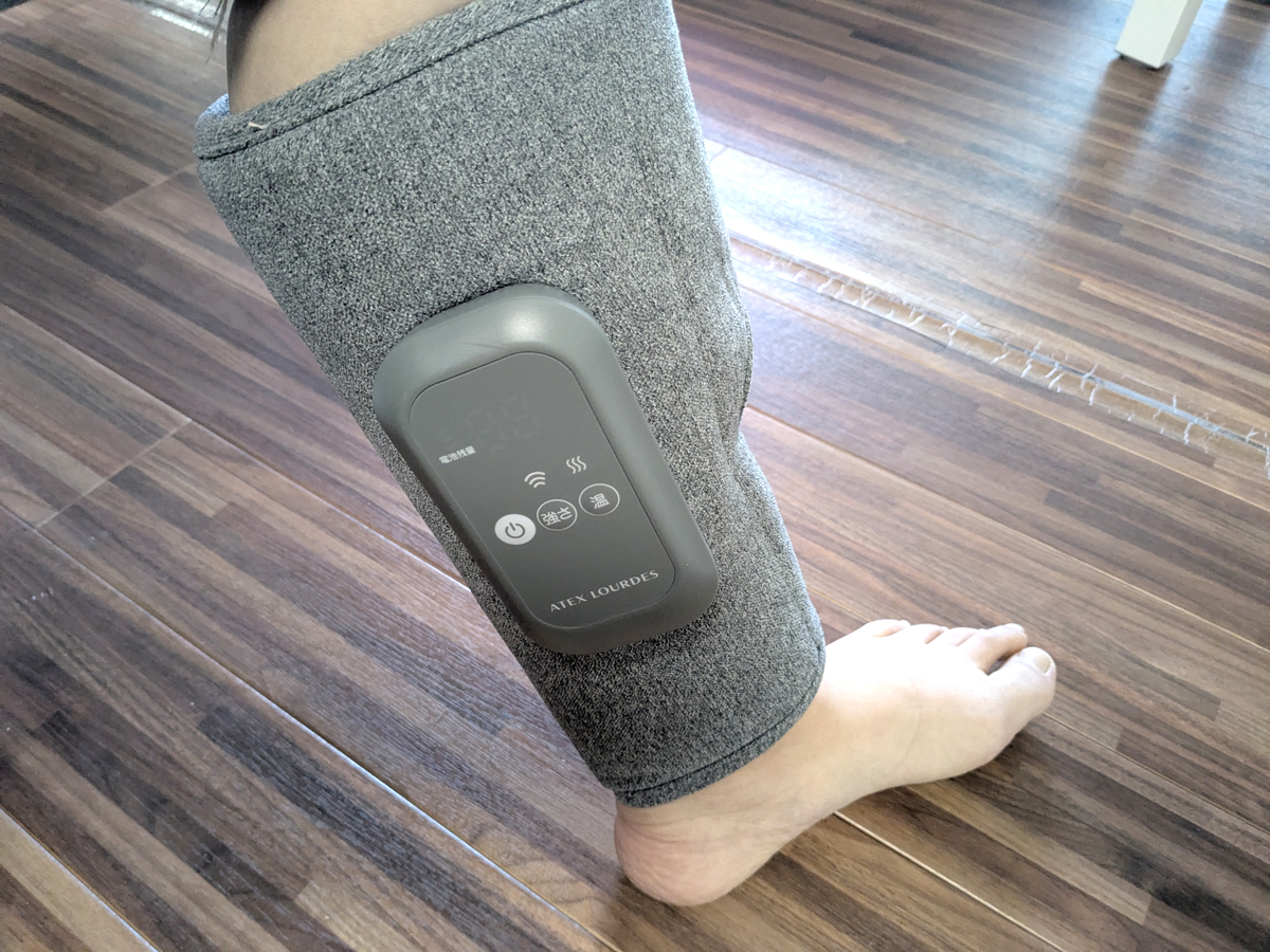 アテックスのフットマッサージャー「ふくらはぎゅ AX-HJ360」