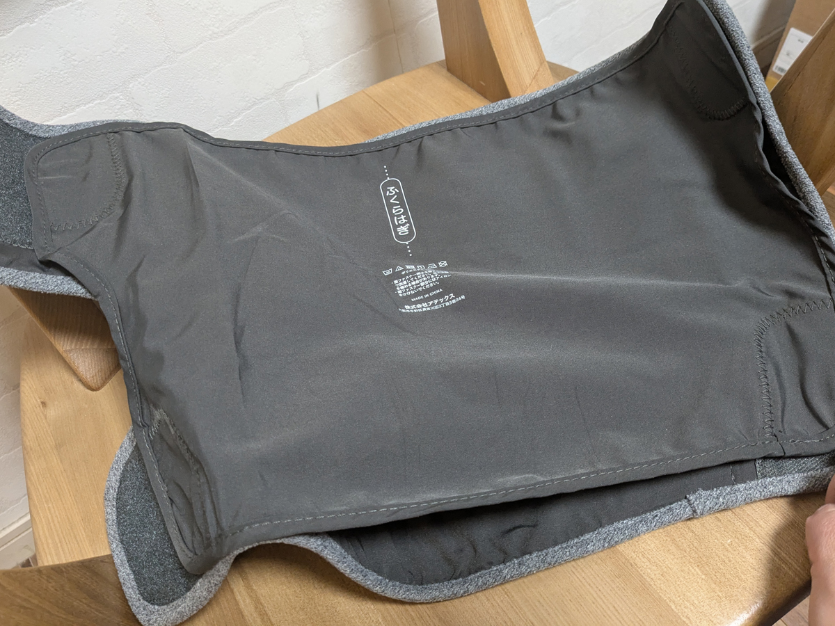 本体には上下2層のエアバッグが内蔵されていて、ふくらはぎや足裏に圧をかけることで、血行を促進