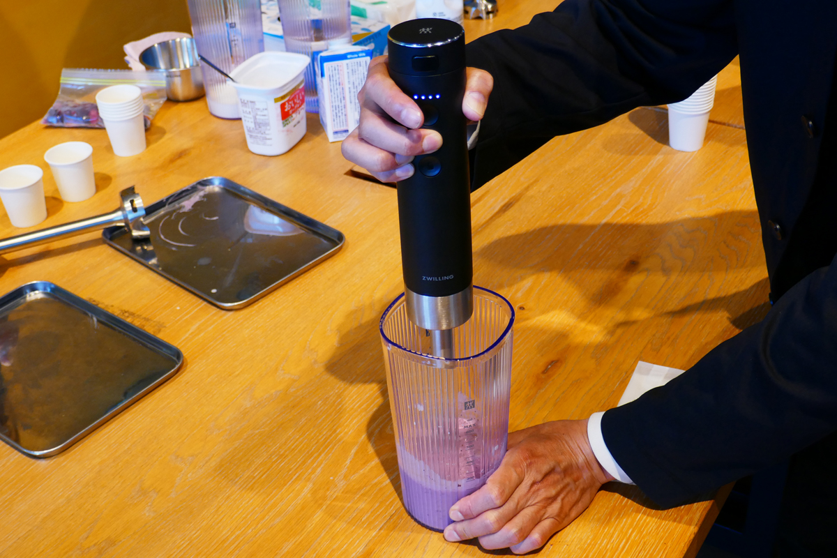 冷凍ベリーが入ったスムージーも簡単