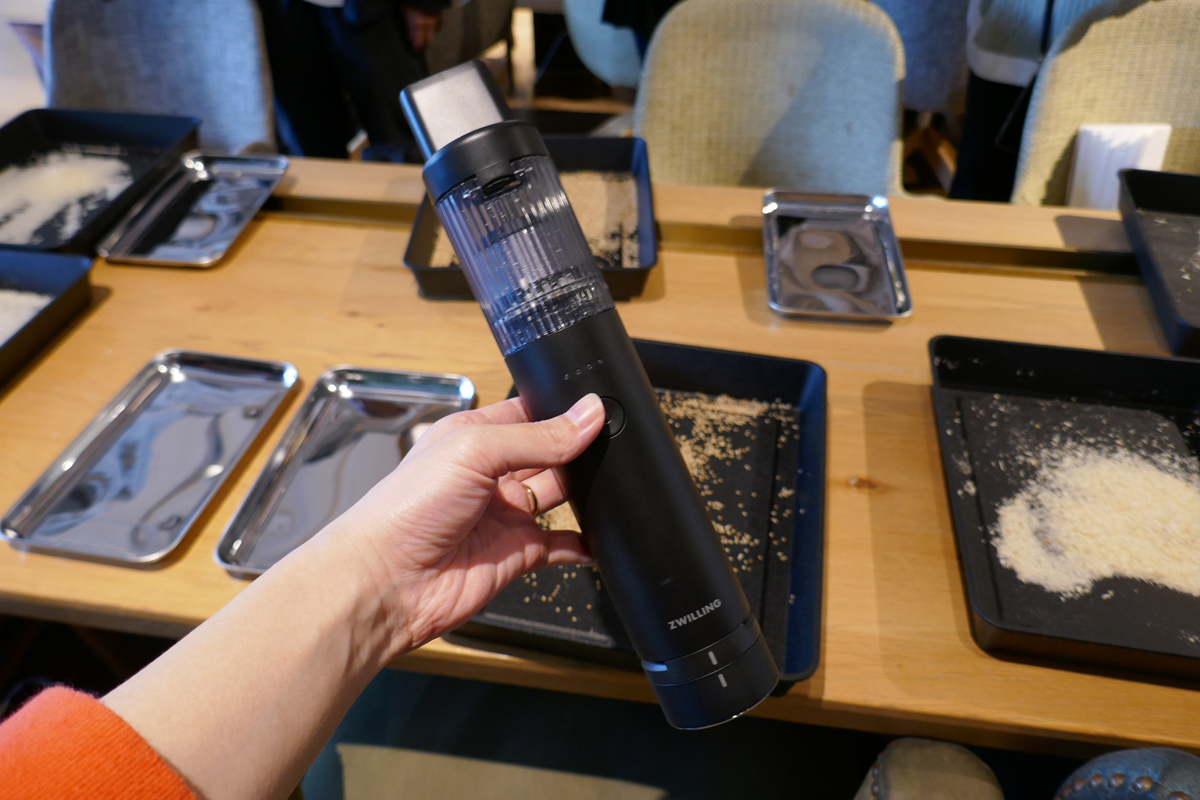 ハンディクリーナーはかなりコンパクト