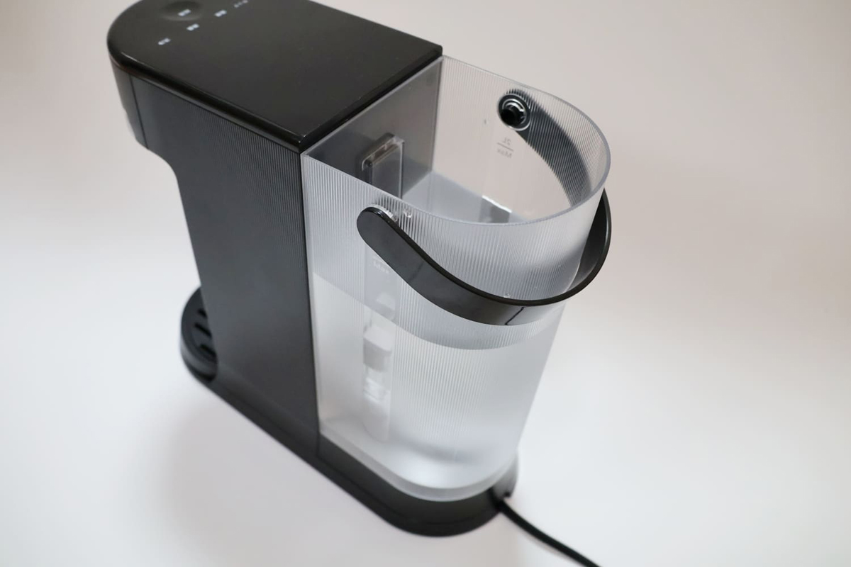 Minライン(600ml)以上、Maxライン(2,000ml)以下の水を入れる必要がある