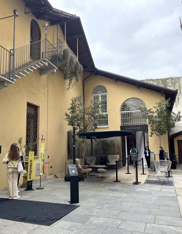 コネルの出展会場はブレラ地区にあるオークションハウス「BLINDARTE Milano」