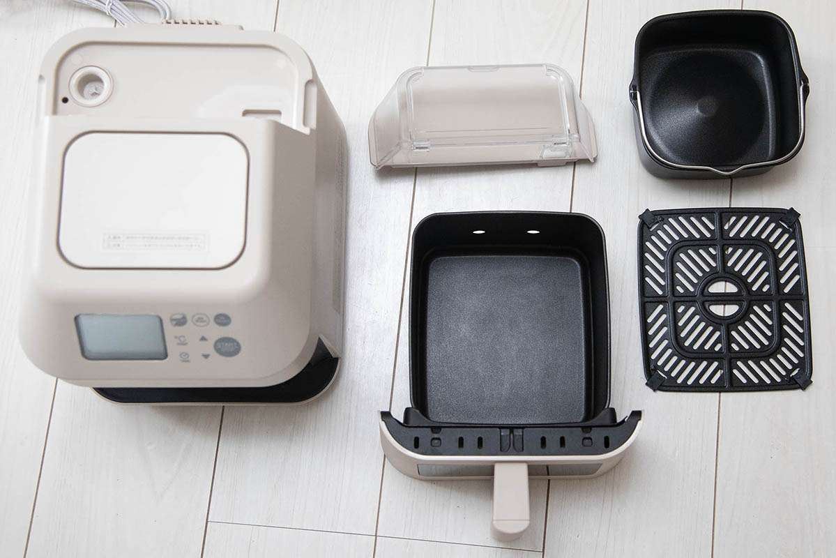 左から本体、水タンク、インナーポット、左下がバスケット、その右が内アミです