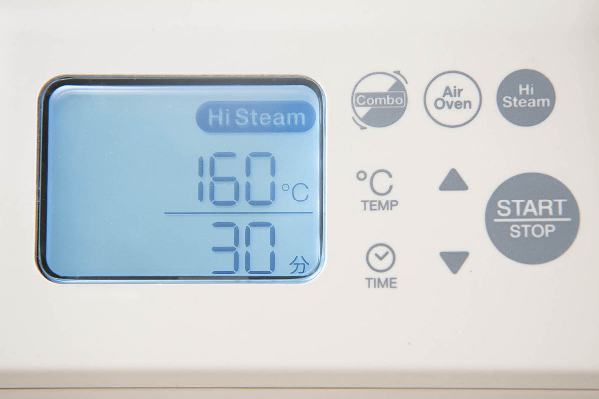 あとはレシピ通りに、モードをハイスチームにし、160℃、30分で設定してスタート。できあがりを待つだけです