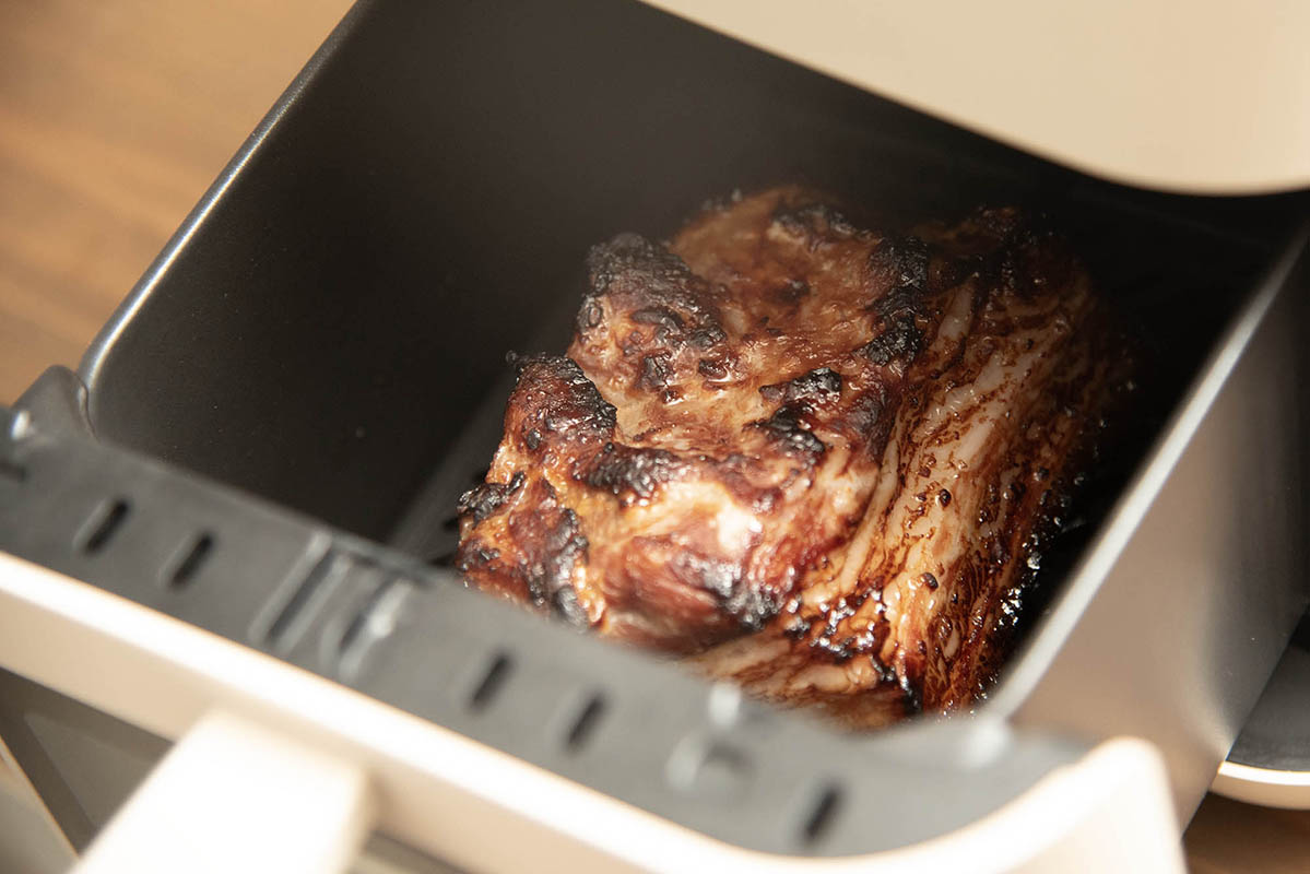 バスケットを開けてみて、焼き加減をチェックします