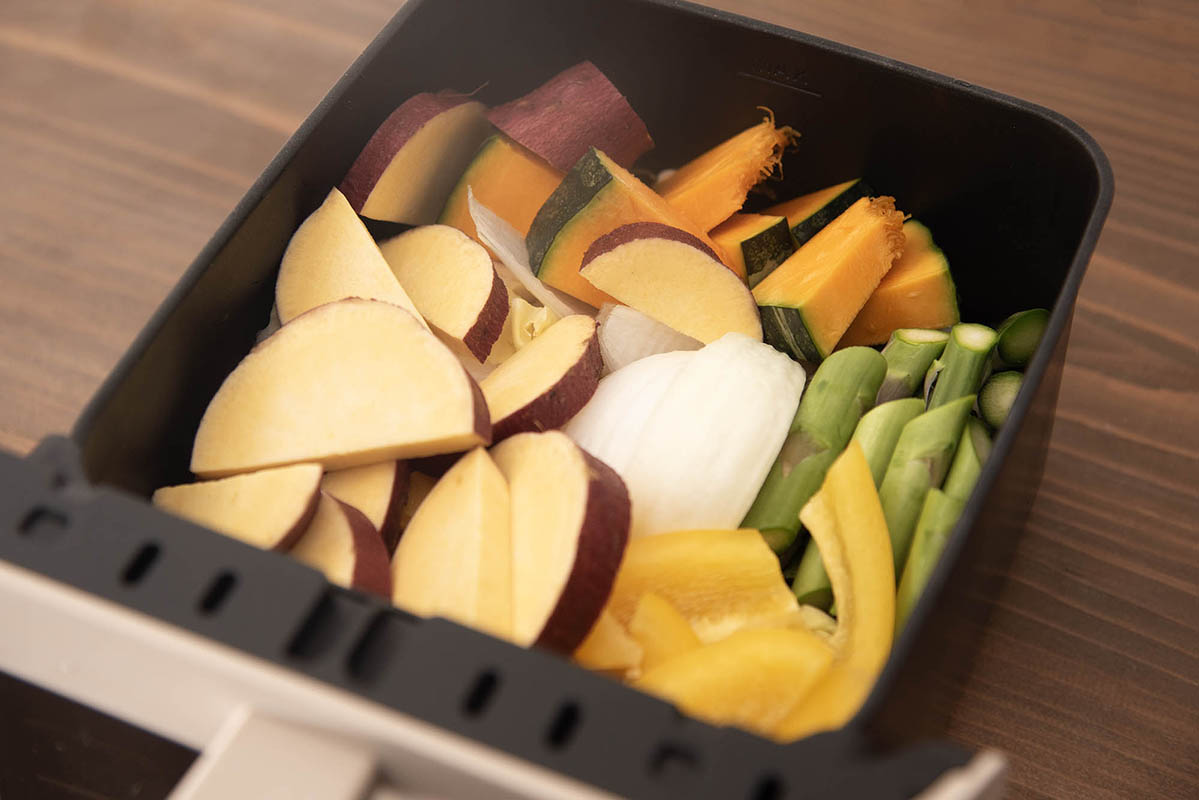 準備は冷蔵庫に余っていた野菜を切って入れるだけです